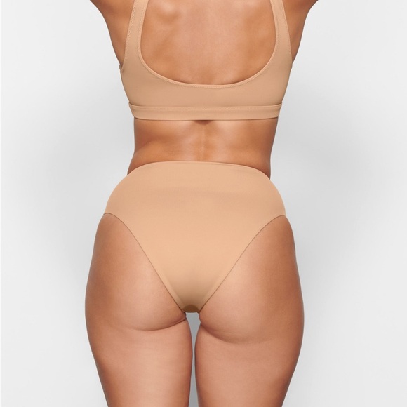 Two piece Skims Swimsuit - Picture 5 of 12